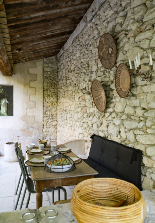 Dans les Alpes-de-Haute-Provence, au sud de Forcalquier, une maison de village traditionnelle et audacieuse - photo  n°40